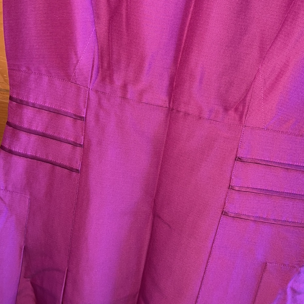 Anne Klein Sz 10 Great color! Taylored fit. Fabric has zero stretch or give.